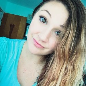 Meet your Posher, Courtney